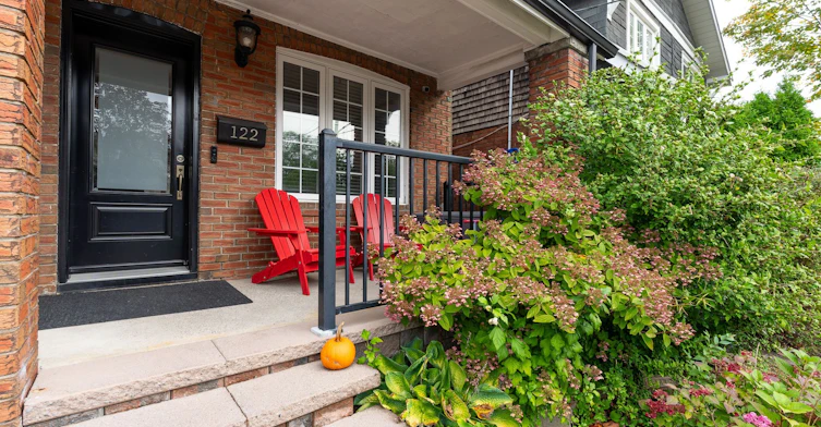 122 Holborne Avenue, Toronto, ON, M4C 2R4