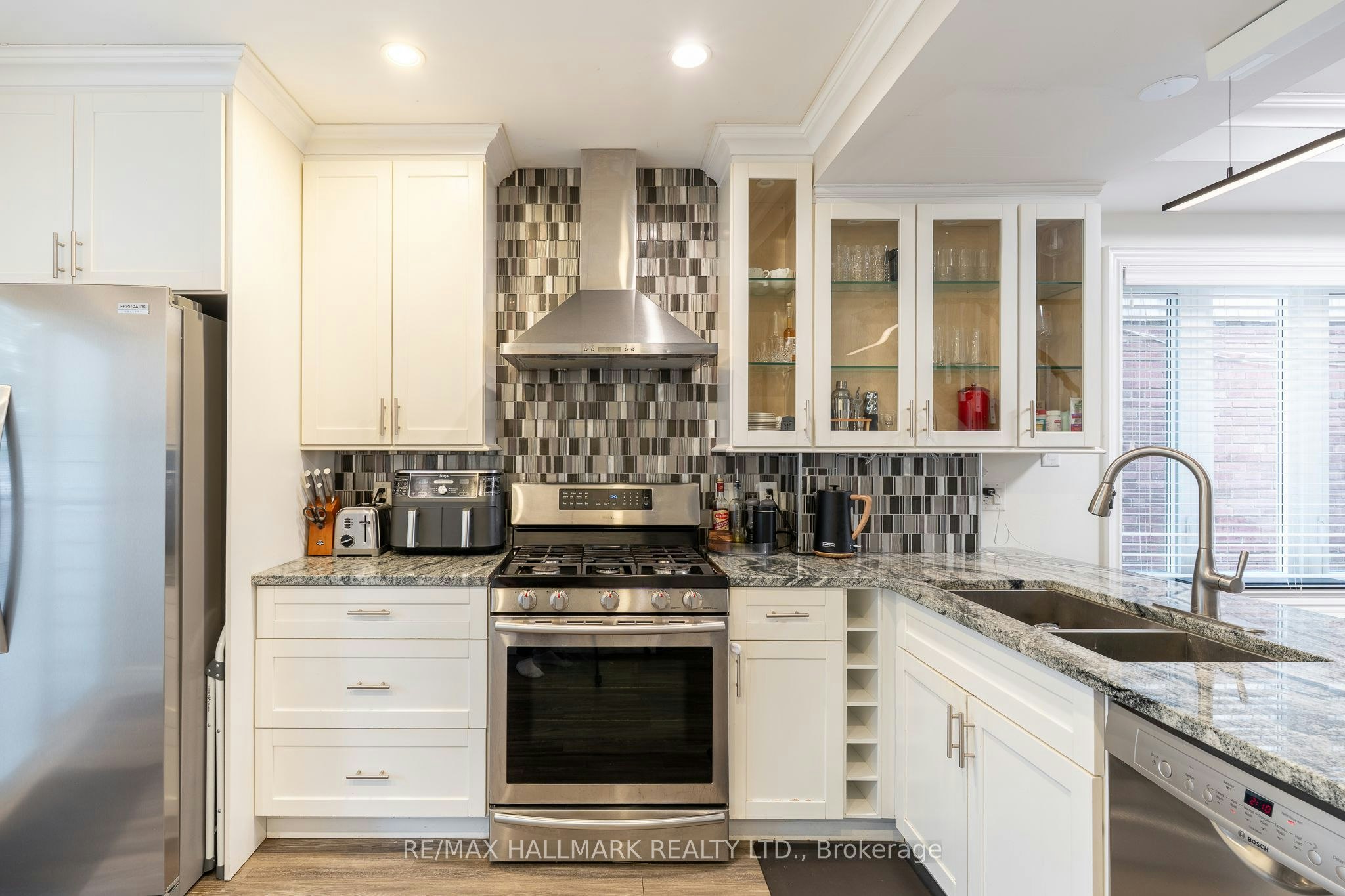 122 Holborne Avenue, Toronto, ON, M4C 2R4 - 13