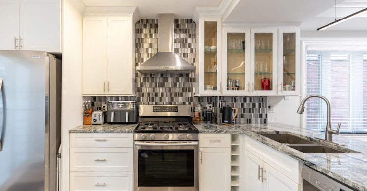 122 Holborne Avenue, Toronto, ON, M4C 2R4 - 13