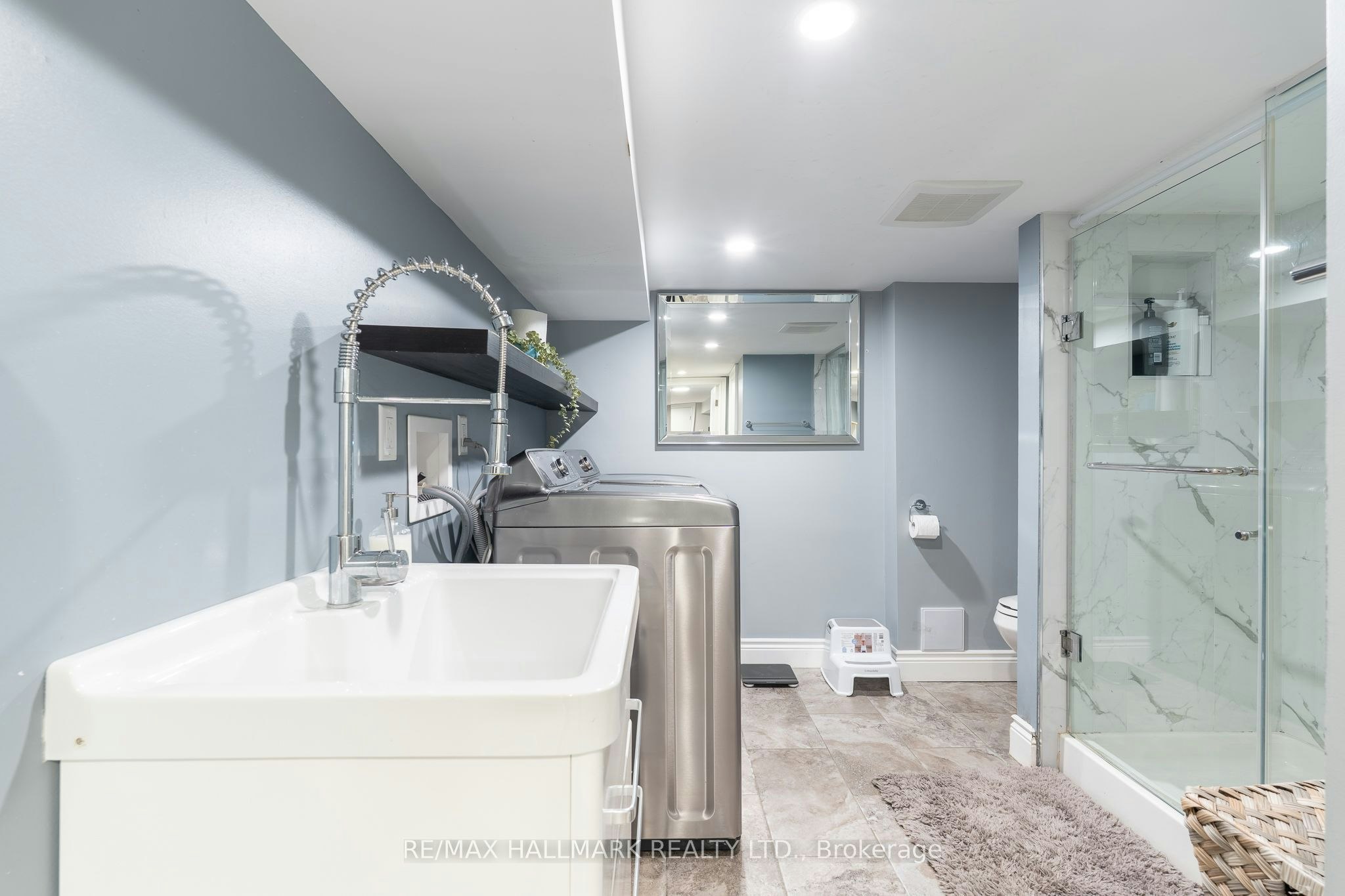 122 Holborne Avenue, Toronto, ON, M4C 2R4 - 23