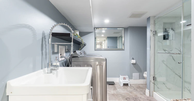 122 Holborne Avenue, Toronto, ON, M4C 2R4 - 23