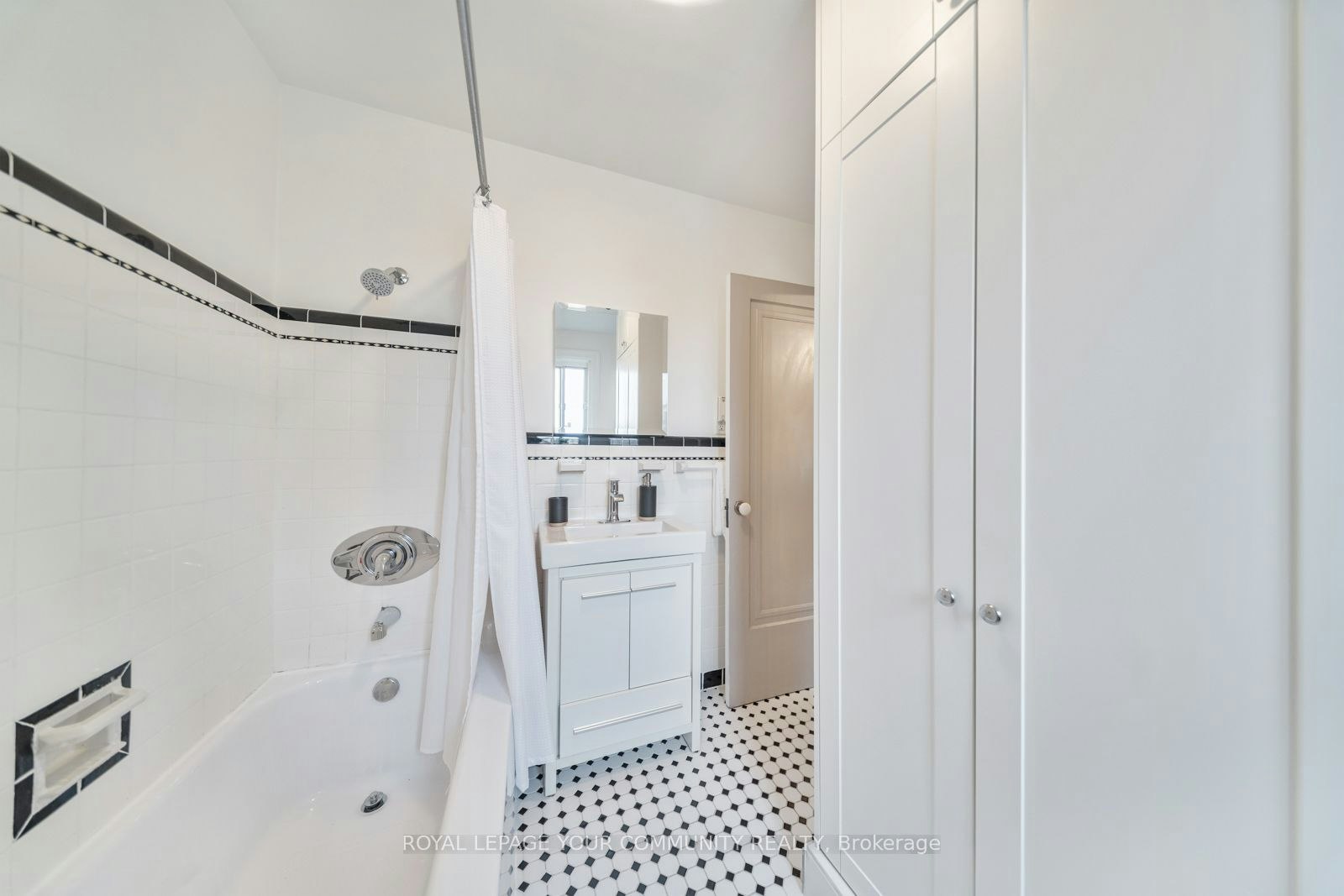2 Four Oaks Gate, Toronto, ON, M4J 2X2 - 27