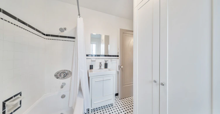 2 Four Oaks Gate, Toronto, ON, M4J 2X2 - 27