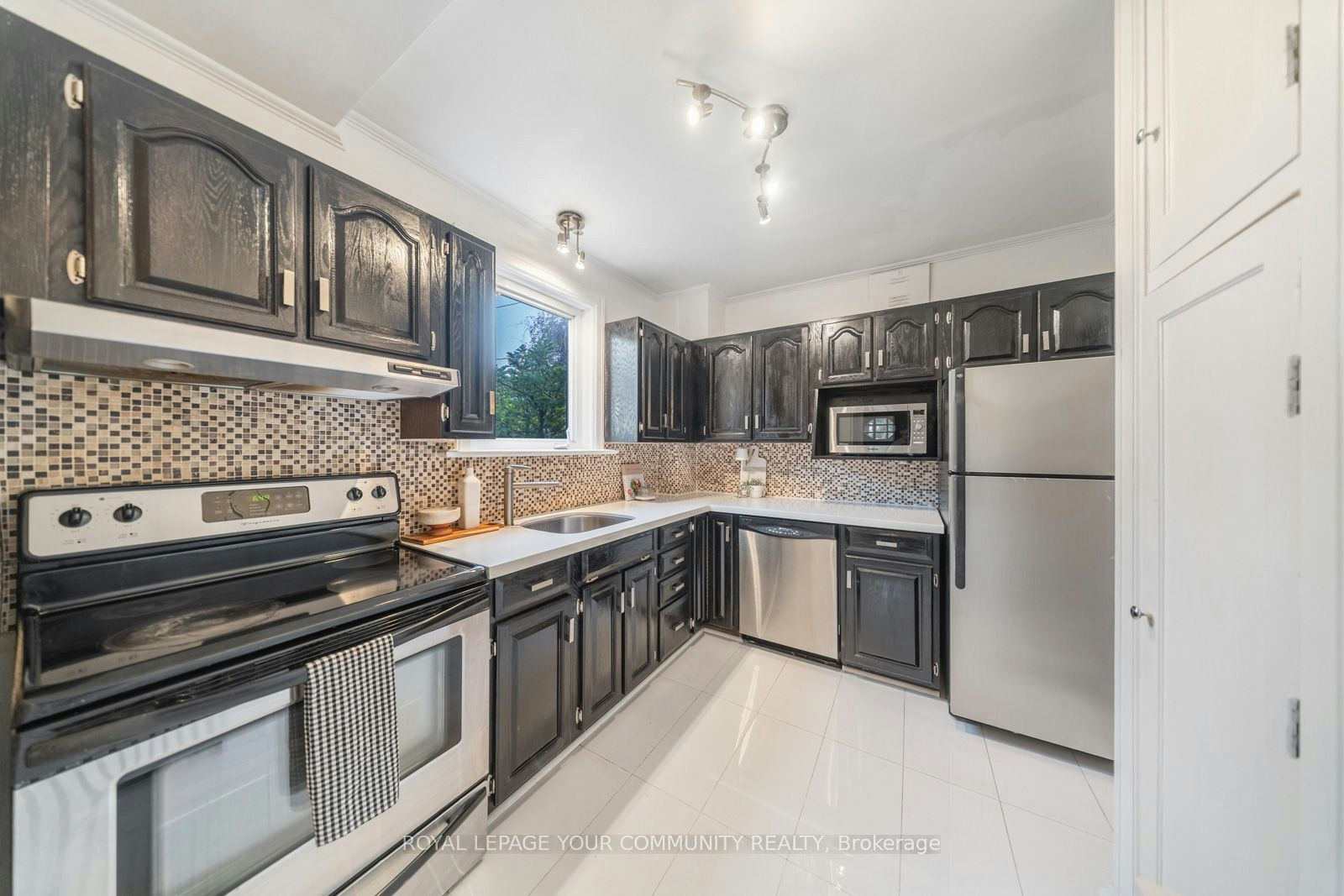 2 Four Oaks Gate, Toronto, ON, M4J 2X2 - 16