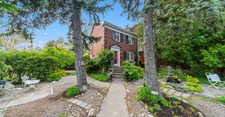 2 Four Oaks Gate, Toronto, ON, M4J 2X2