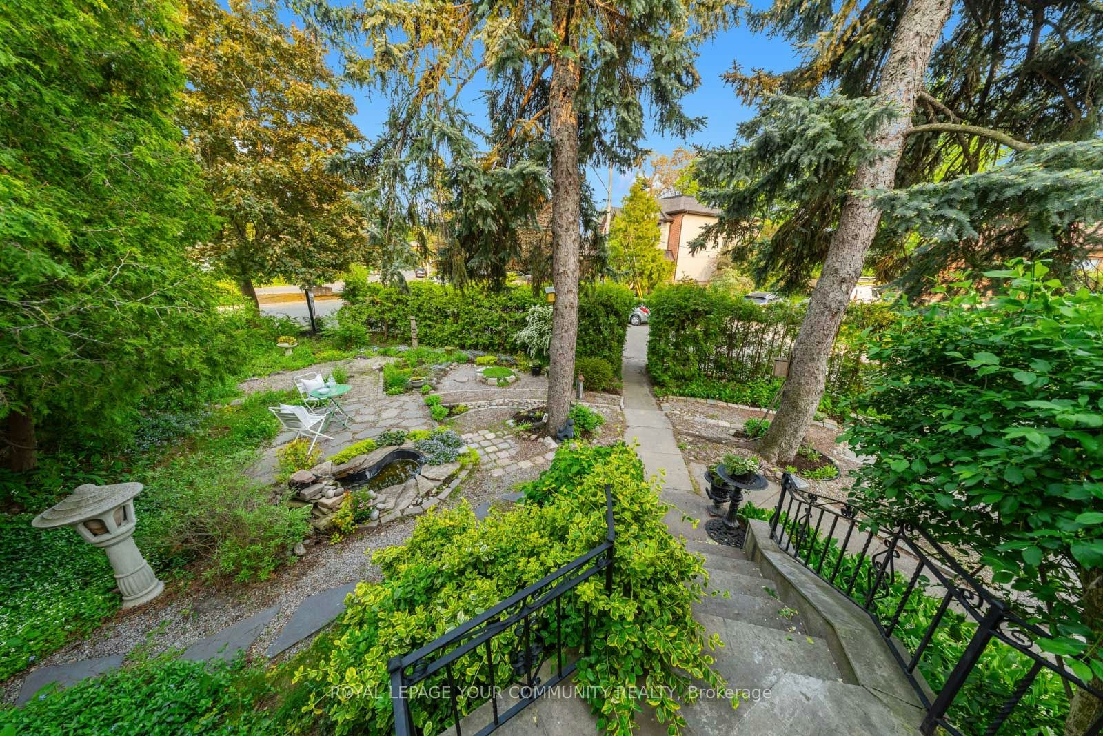 2 Four Oaks Gate, Toronto, ON, M4J 2X2 - 4