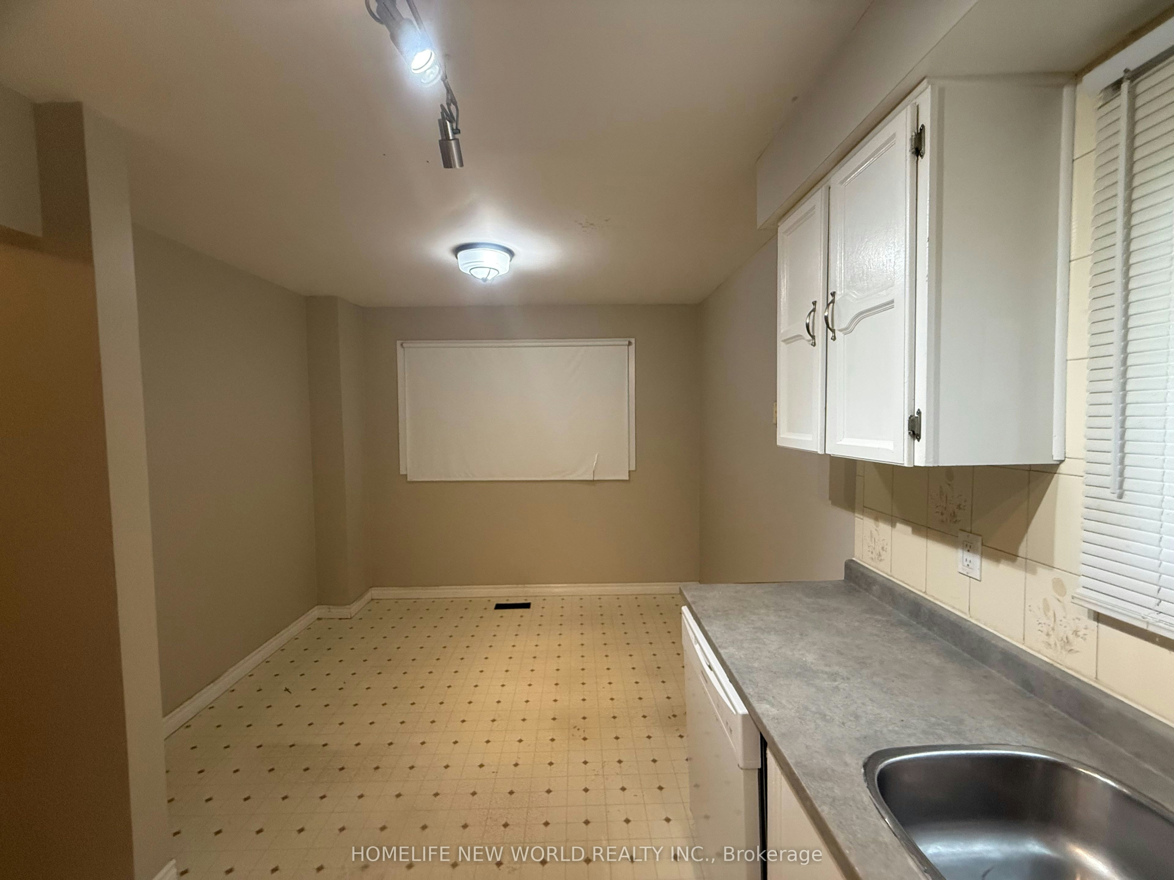 Main, Lower-12 Jacob Drive, Whitby, ON, L1P 1B1 - 4