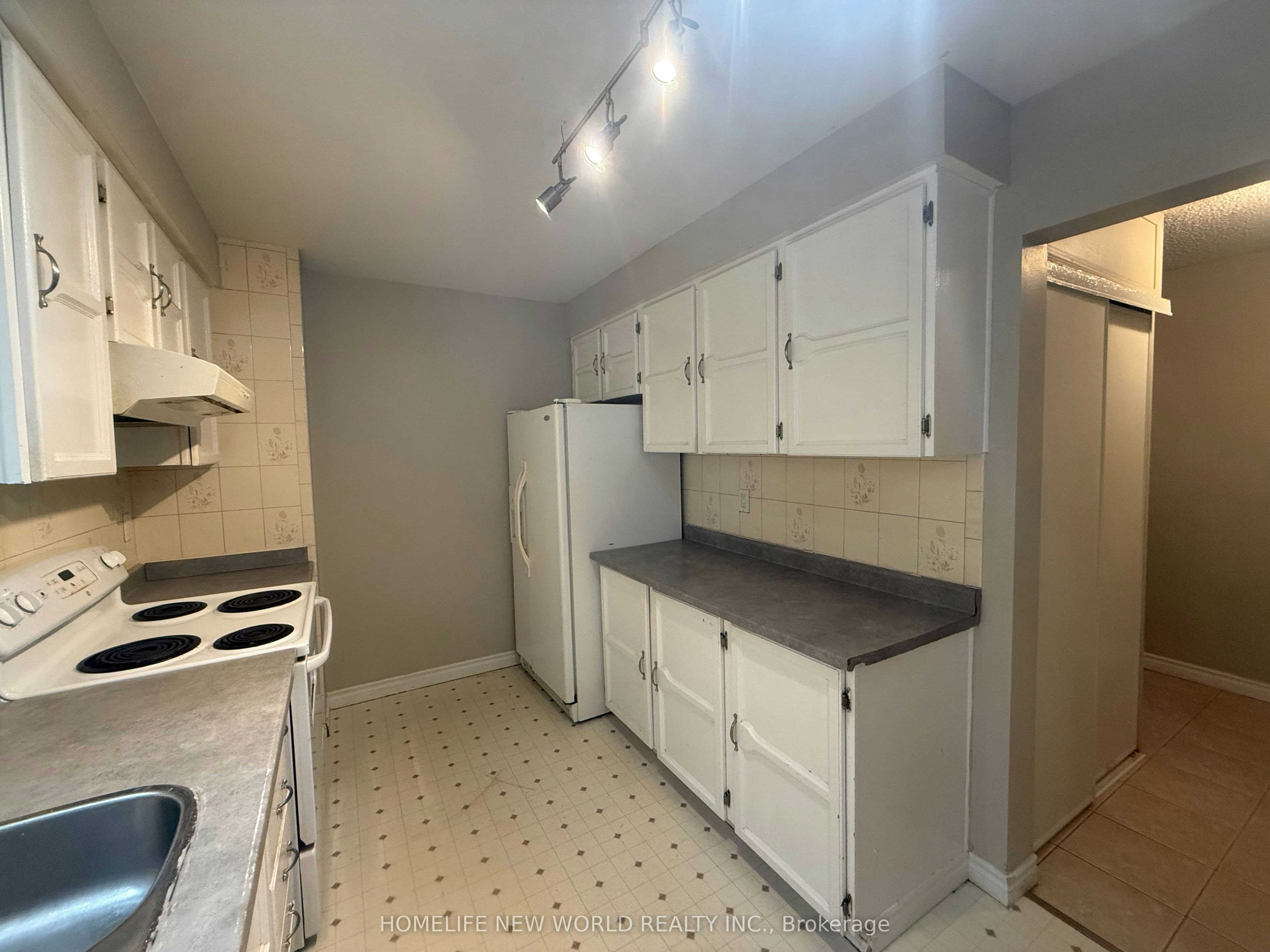 Main, Lower-12 Jacob Drive, Whitby, ON, L1P 1B1 - 7