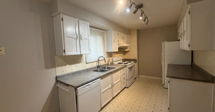 Main, Lower-12 Jacob Drive, Whitby, ON, L1P 1B1 - 5