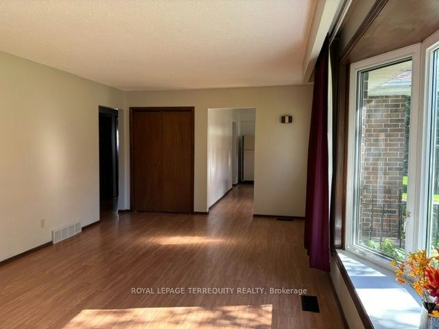320 Myrtle Road E, Whitby, ON, L1H 7K4 - 6