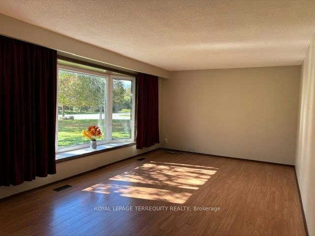 320 Myrtle Road E, Whitby, ON, L1H 7K4 - 4