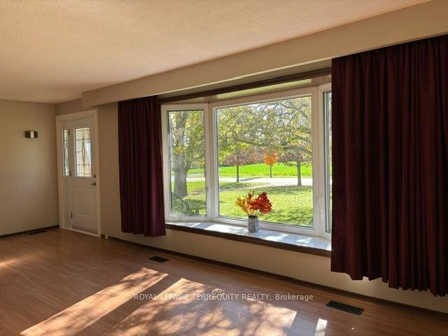 320 Myrtle Road E, Whitby, ON, L1H 7K4 - 5