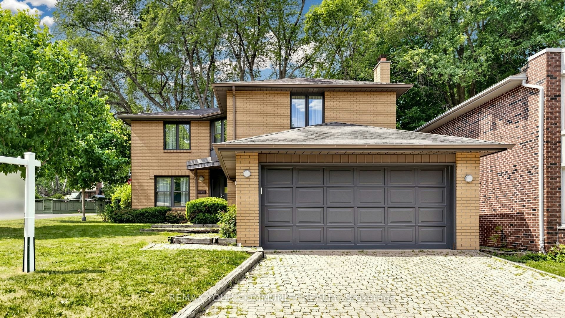 2 Trimontium Crescent, Toronto, ON, M4C 5N7
