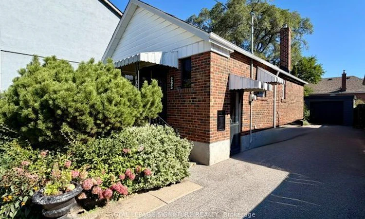 Main-293 Glebemount Avenue