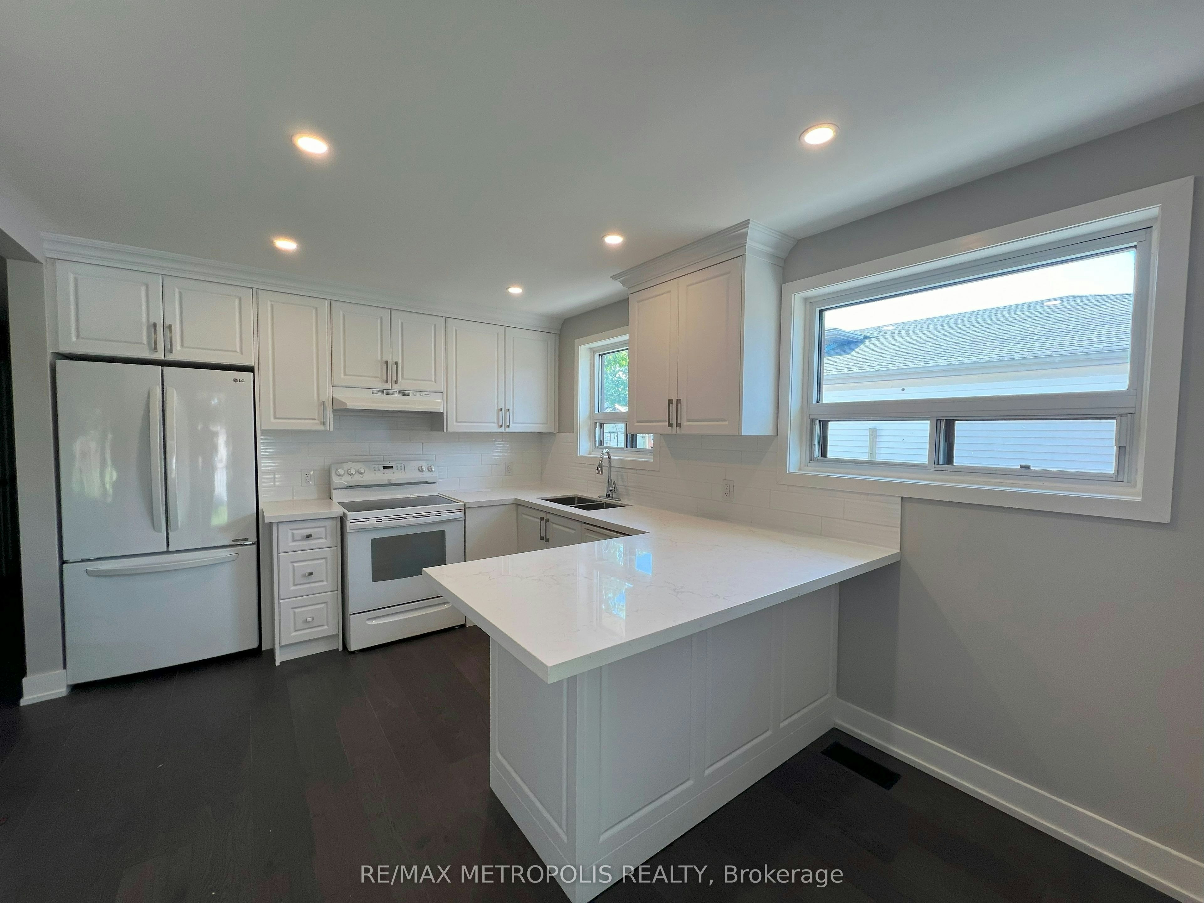 MAIN-797 Zator Avenue, Pickering, ON, L1W 1X8 - 2