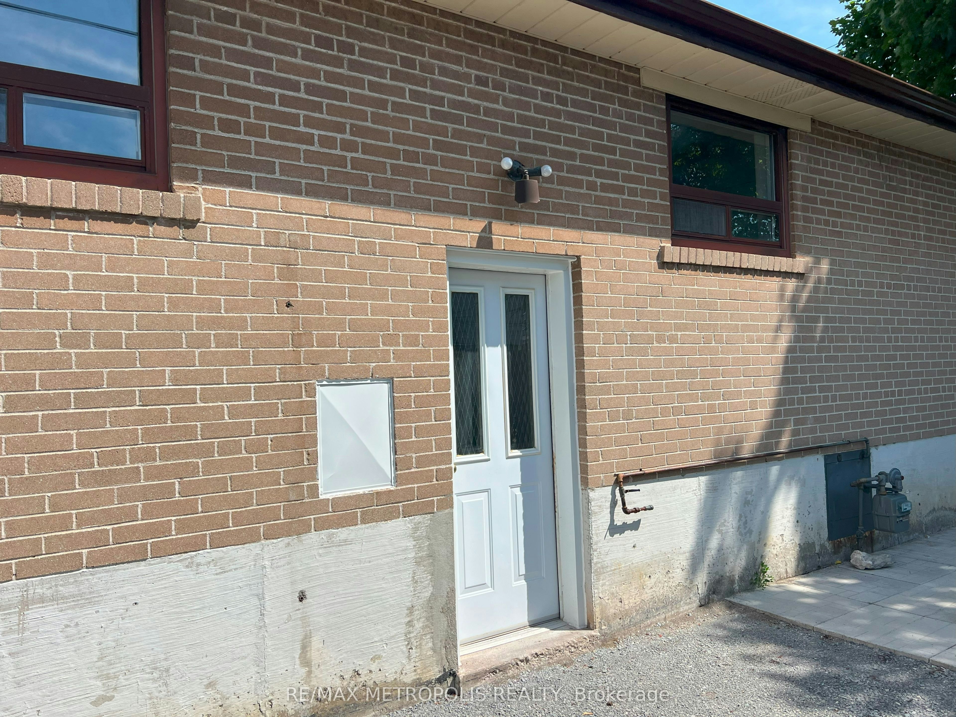 MAIN-797 Zator Avenue, Pickering, ON, L1W 1X8 - 9