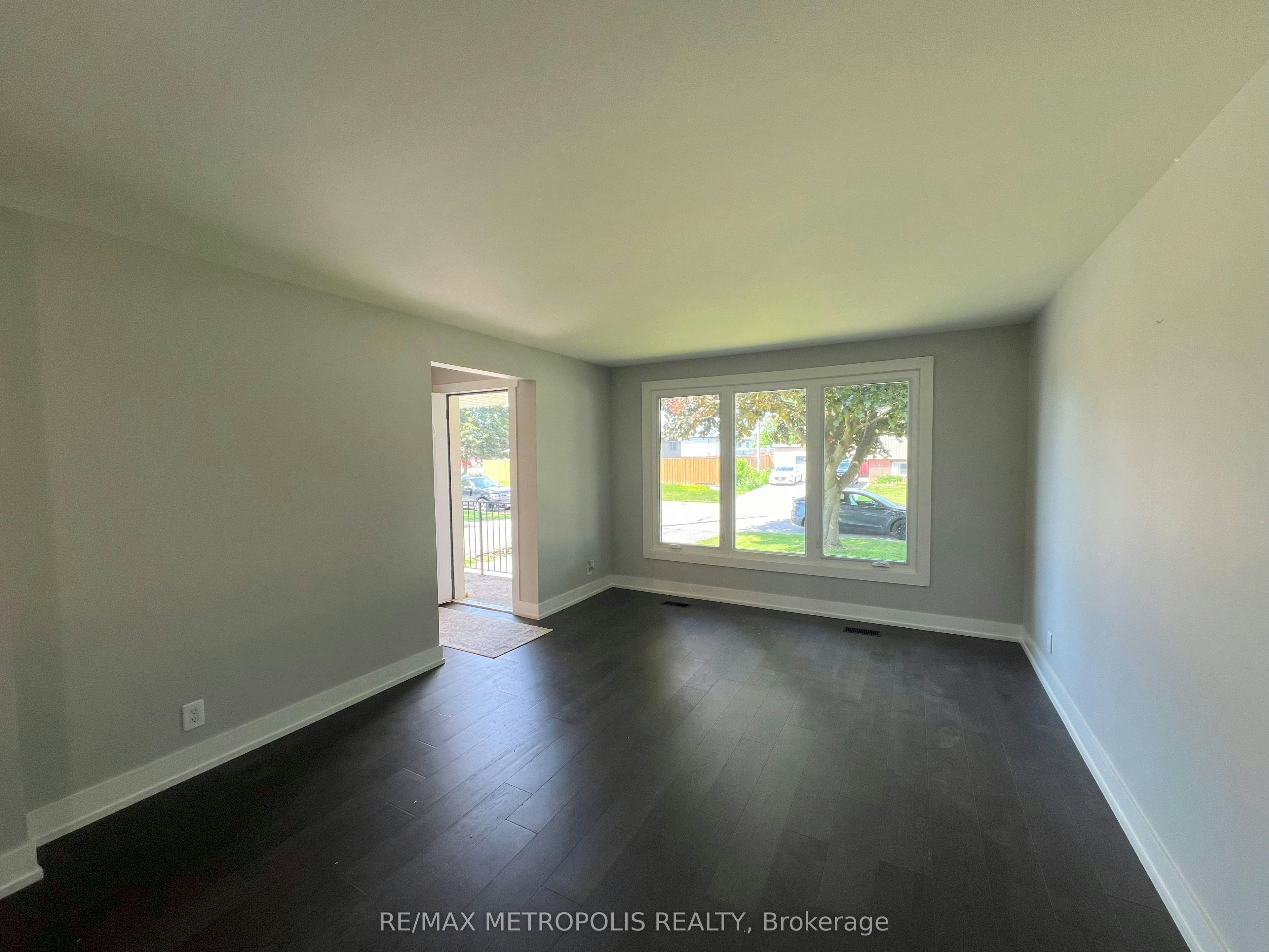 MAIN-797 Zator Avenue, Pickering, ON, L1W 1X8 - 3
