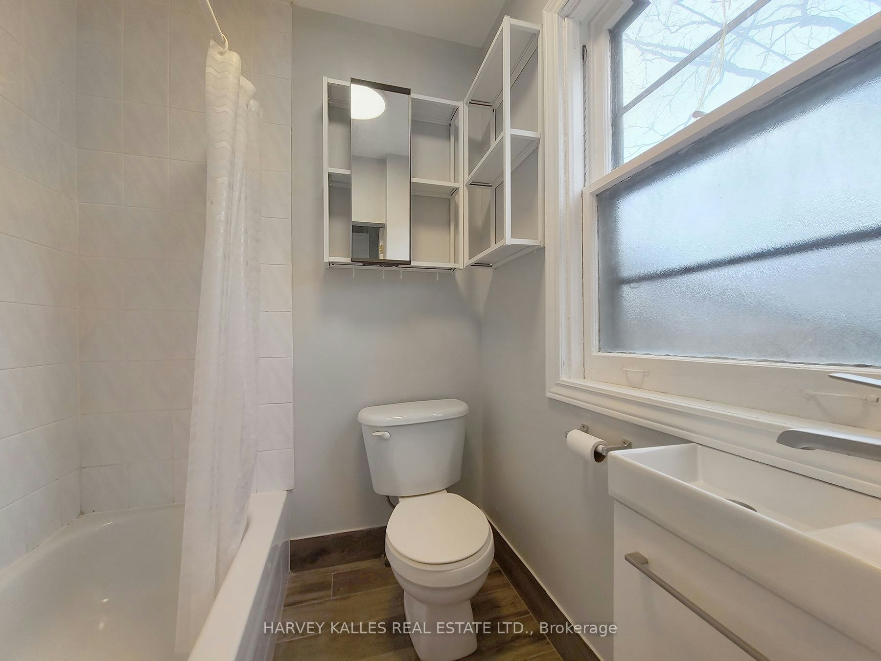 Main-1450 Dundas Street E, Toronto, ON, M4M 1S8 - 11