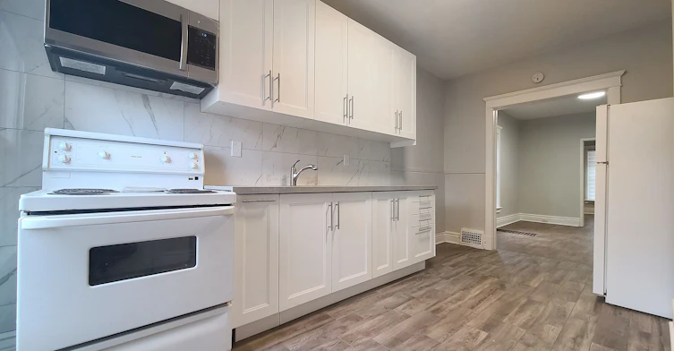 Main-1450 Dundas Street E, Toronto, ON, M4M 1S8 - 7