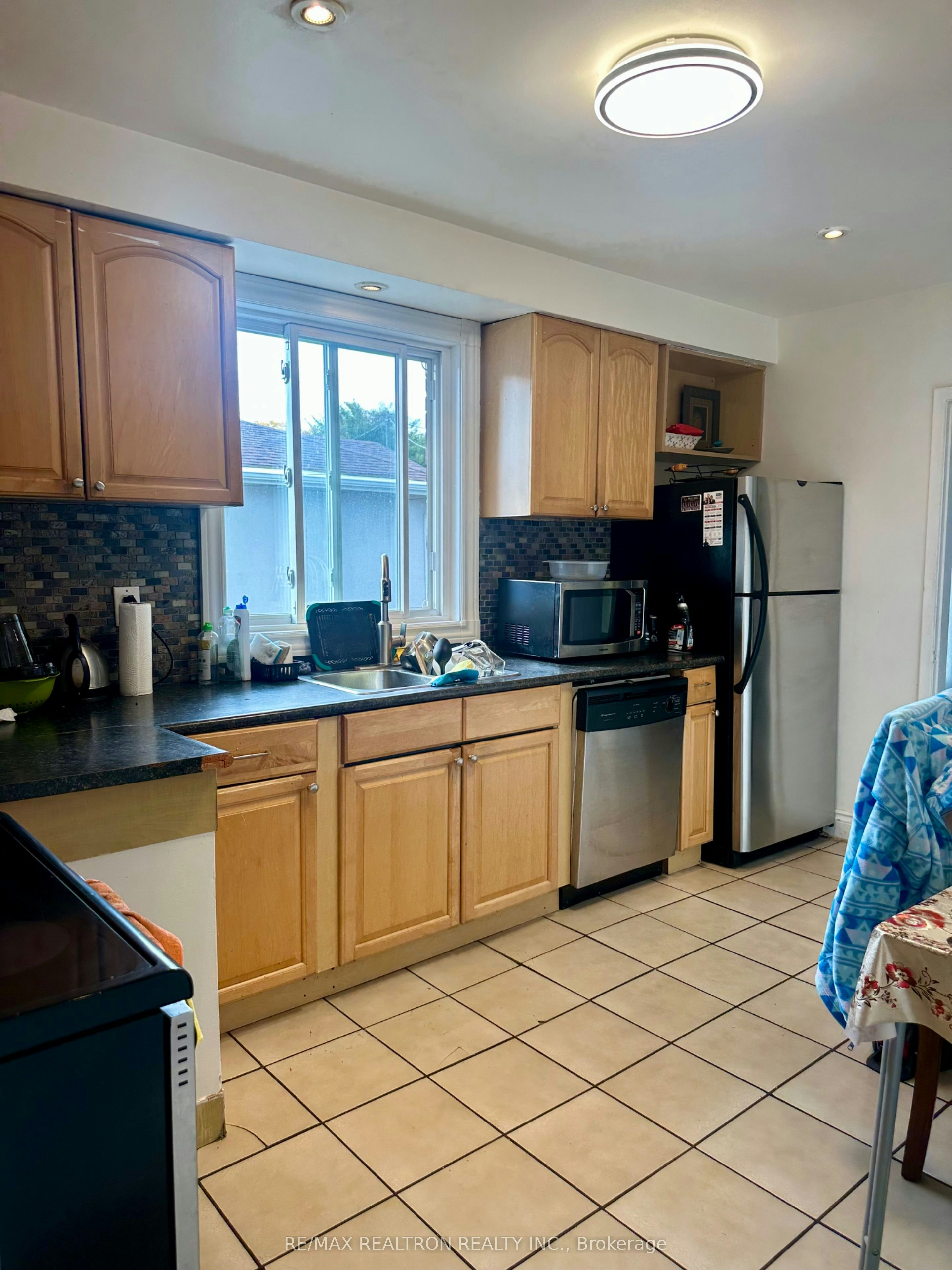215 Poplar Road, Toronto, ON, M1E 1Z9 - 9