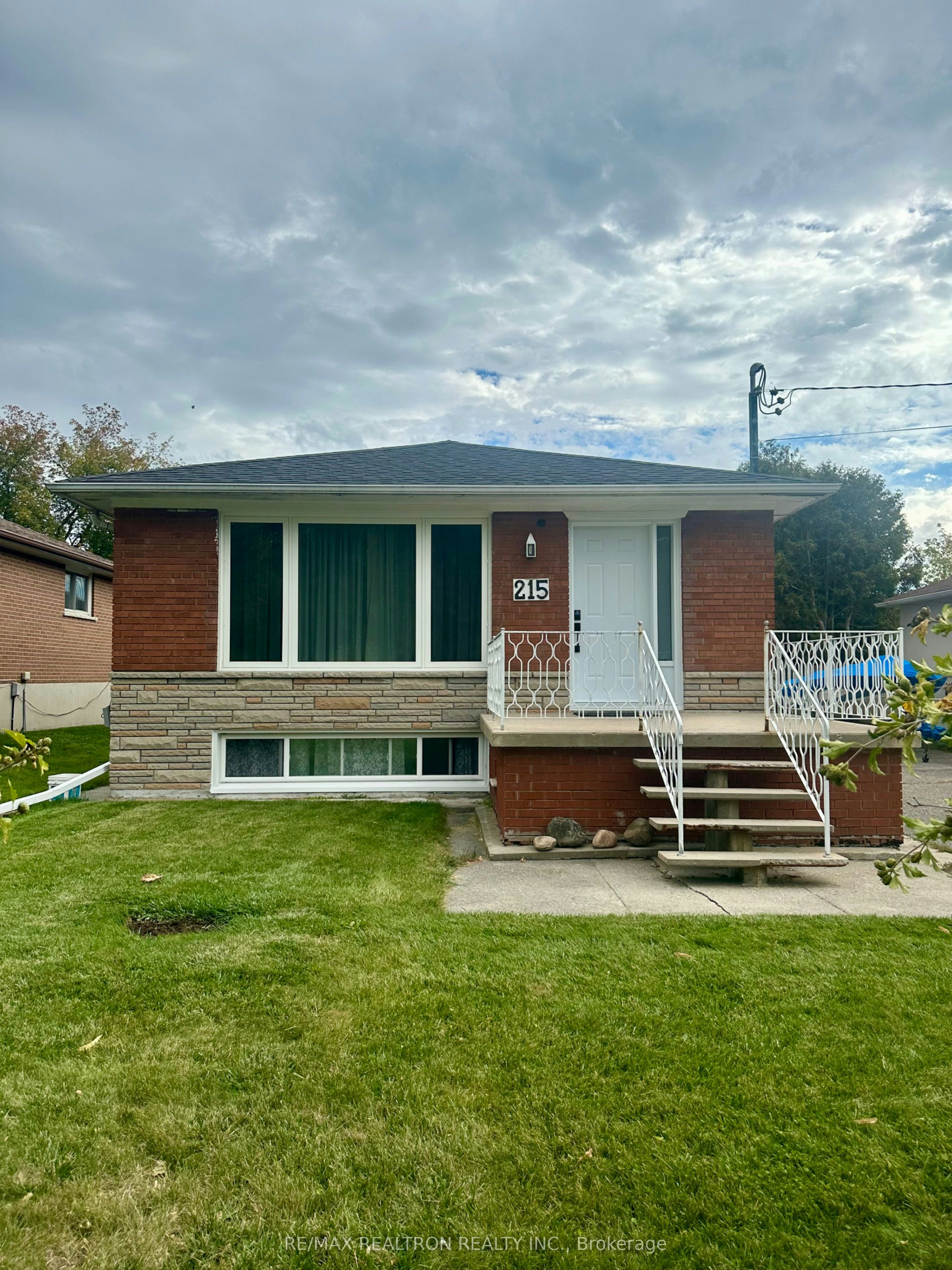 215 Poplar Road, Toronto, ON, M1E 1Z9 - 2