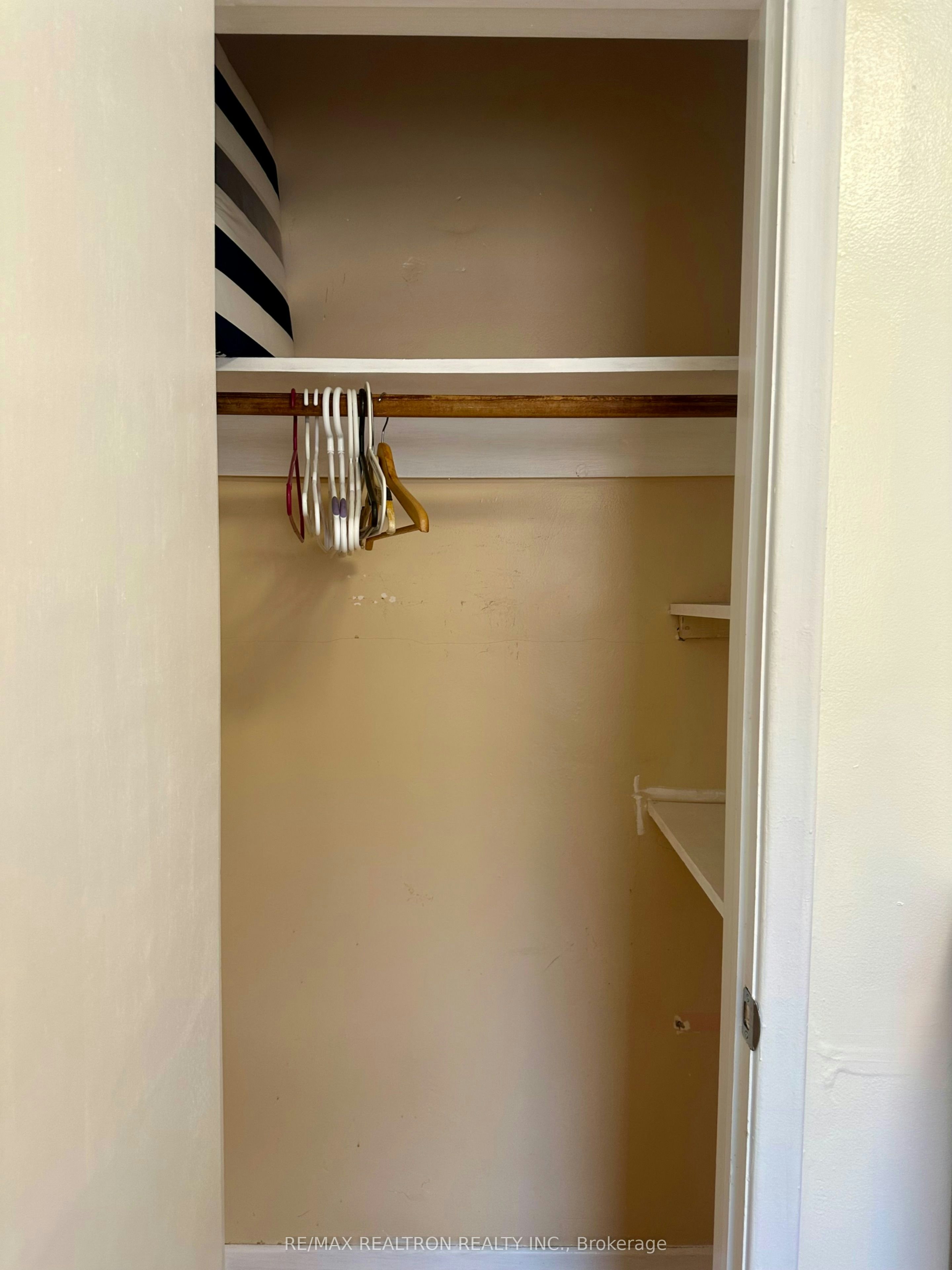 215 Poplar Road, Toronto, ON, M1E 1Z9 - 4