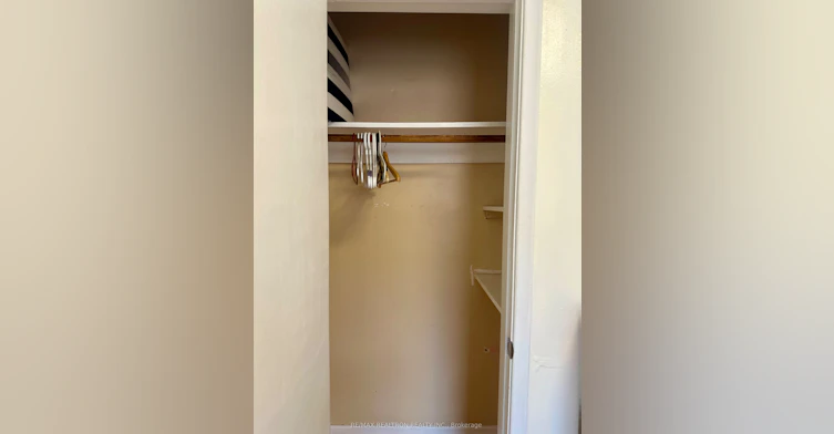 215 Poplar Road, Toronto, ON, M1E 1Z9 - 4