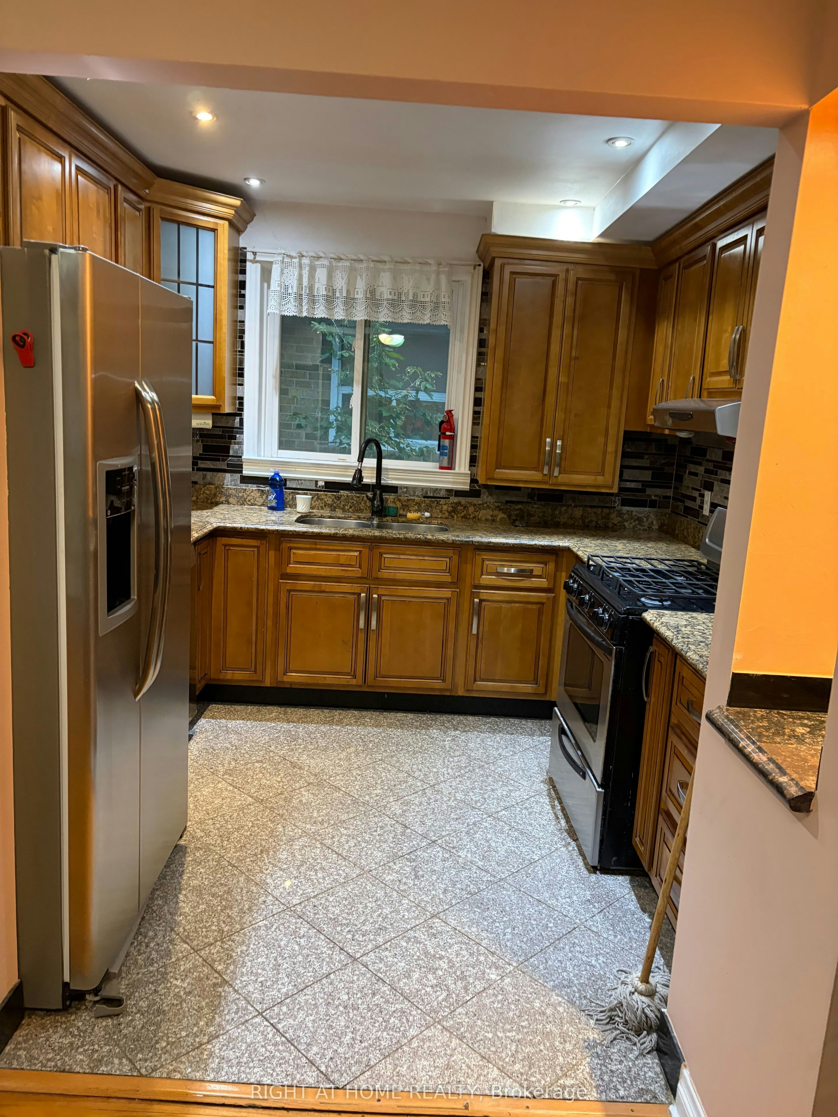 Main Floor-43 Ridgemoor Avenue, Toronto, ON, M1N 1M5 - 4