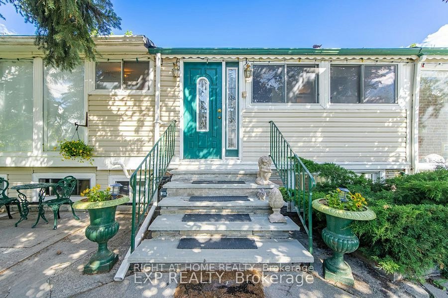 Main Floor-43 Ridgemoor Avenue, Toronto, ON, M1N 1M5 - 2