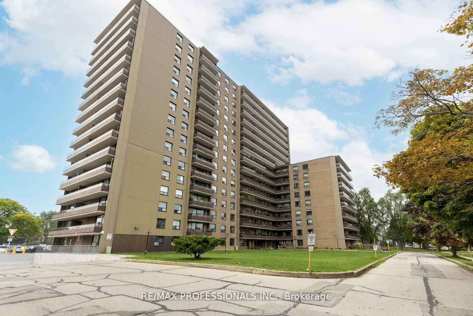 1704-180 Markham Road, Toronto, ON, M1M 2Z9