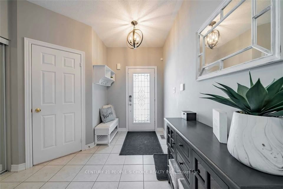 40 Cranborne Crescent, Whitby, ON, L1M 2M2 - 2