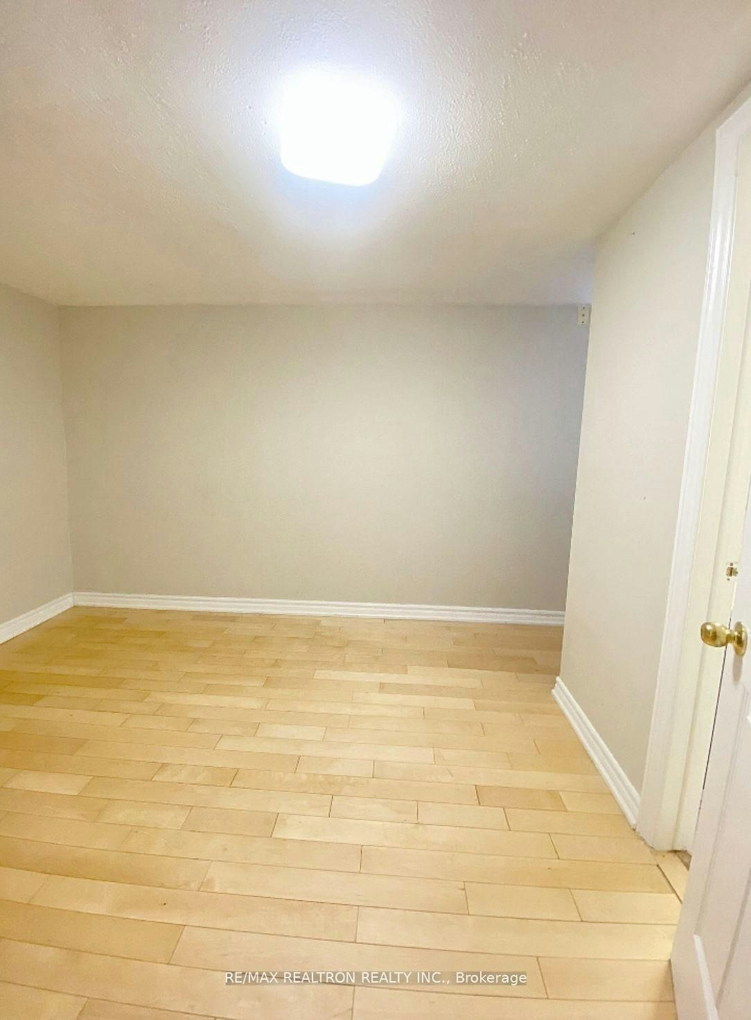 Lower-208 Roxanne Crescent, Toronto, ON, M1V 4G3 - 5