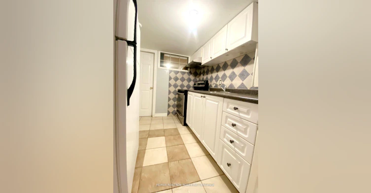 Lower-208 Roxanne Crescent, Toronto, ON, M1V 4G3 - 4