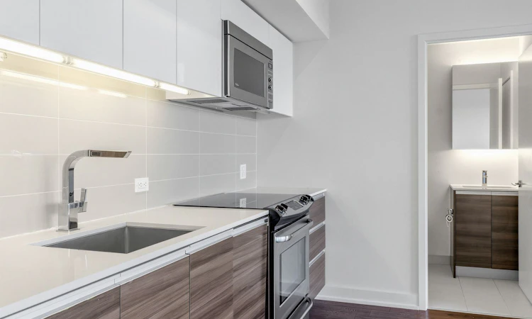 1114-1190 Dundas Street E
