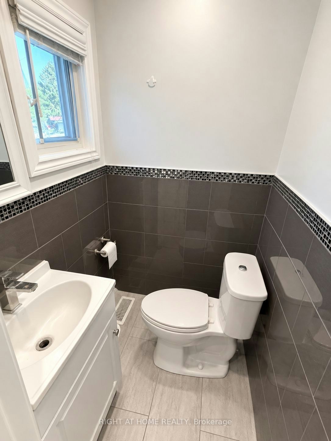 85 Ranstone Gardens, Toronto, ON, M1K 2T9 - 2