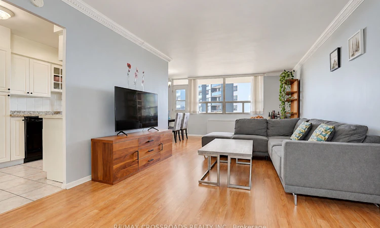 301-3420 Eglinton Avenue E