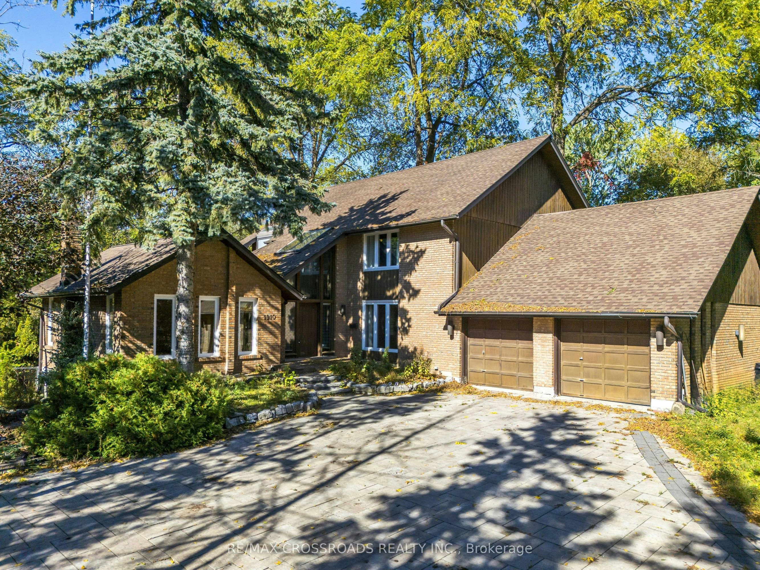 1910 Fairport Road, Pickering, ON, L1V 1T4