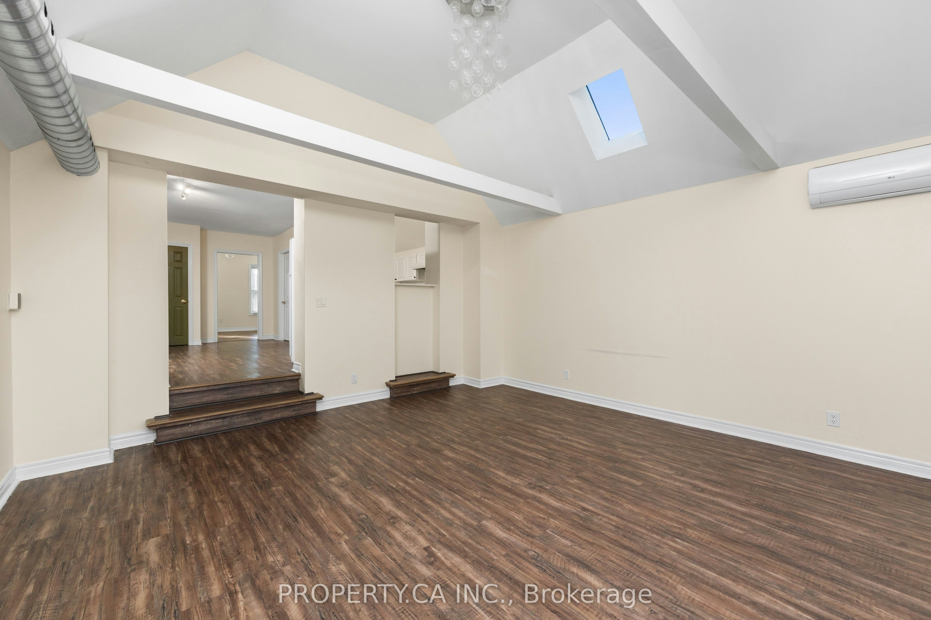 112 Stephenson Avenue, Toronto, ON, M4C 1G4 - 10