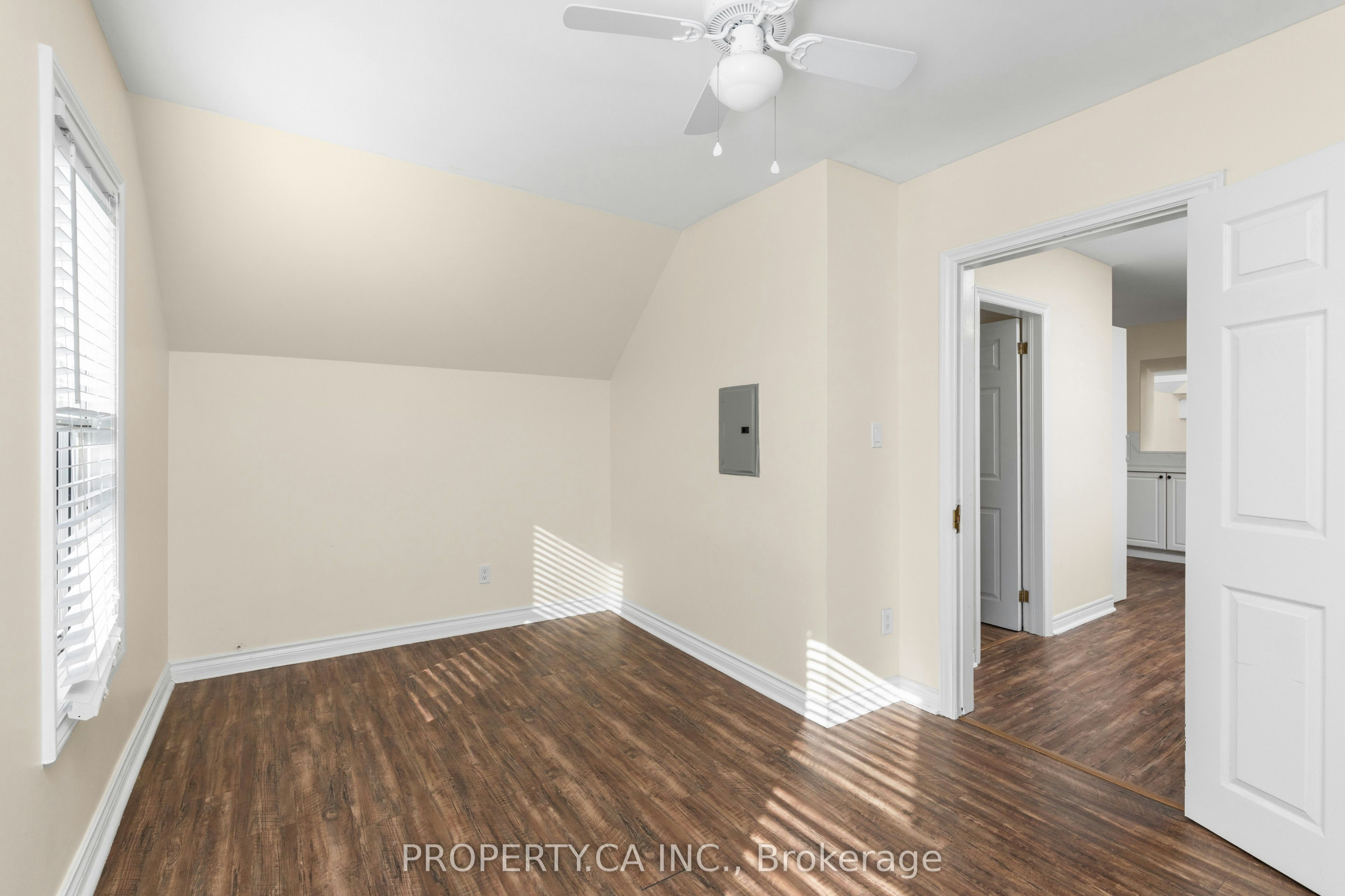 112 Stephenson Avenue, Toronto, ON, M4C 1G4 - 17