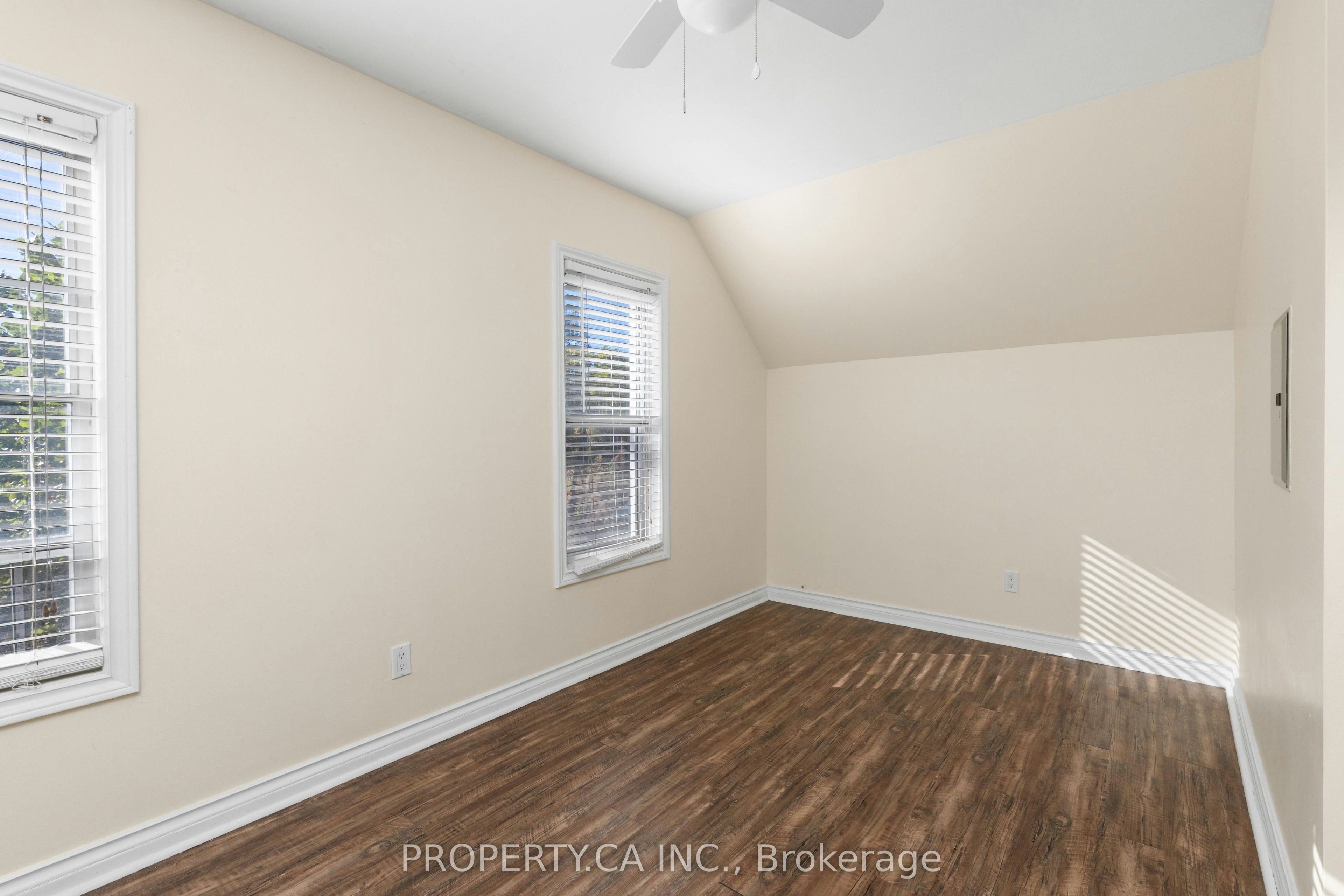 112 Stephenson Avenue, Toronto, ON, M4C 1G4 - 16