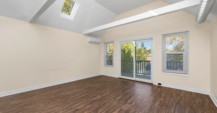 112 Stephenson Avenue, Toronto, ON, M4C 1G4 - 9