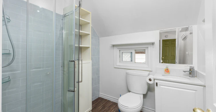 112 Stephenson Avenue, Toronto, ON, M4C 1G4 - 15