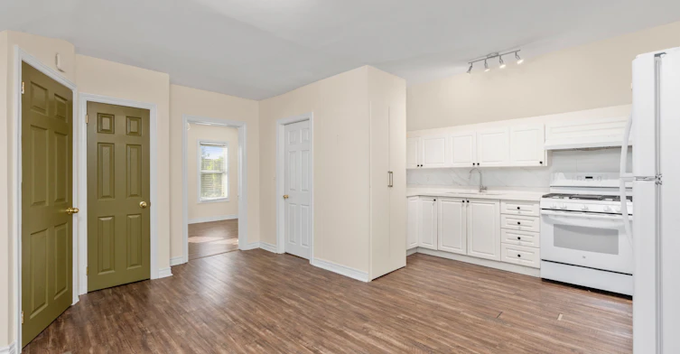 112 Stephenson Avenue, Toronto, ON, M4C 1G4 - 3
