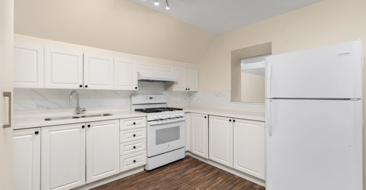 112 Stephenson Avenue, Toronto, ON, M4C 1G4 - 6