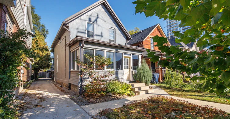 112 Stephenson Avenue, Toronto, ON, M4C 1G4 - 2