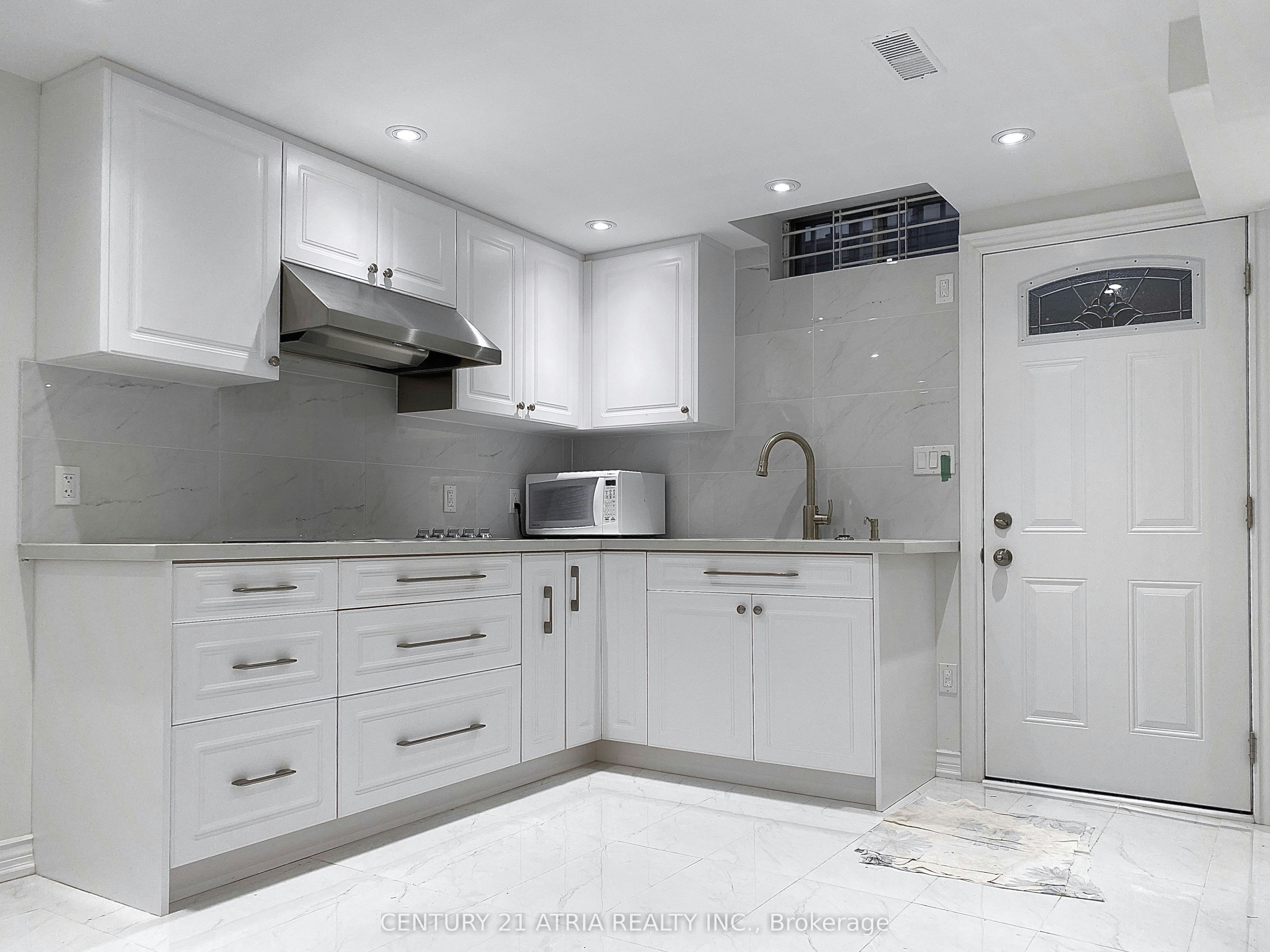 Lower-40 Alanbull Square, Toronto, ON, M1V 4M1 - 2