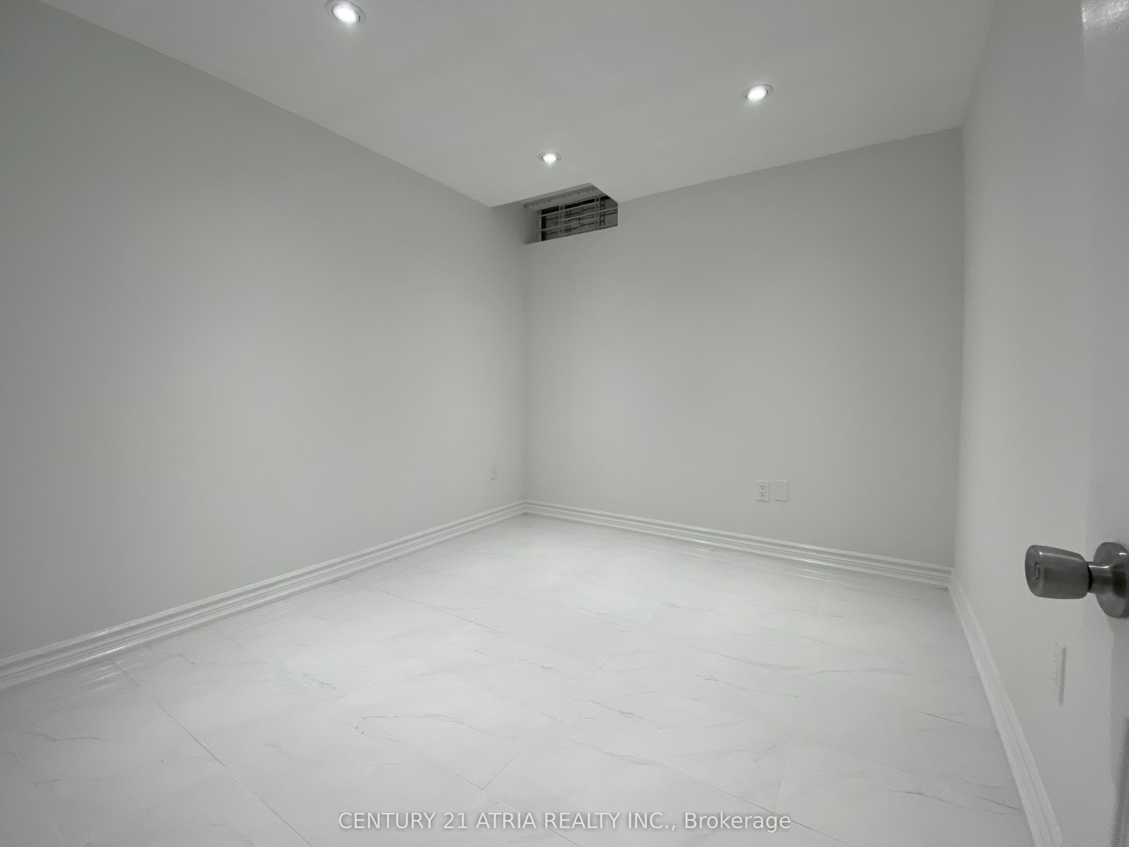 Lower-40 Alanbull Square, Toronto, ON, M1V 4M1 - 6