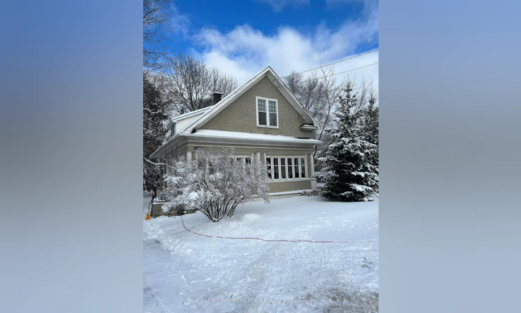 688 King Street W