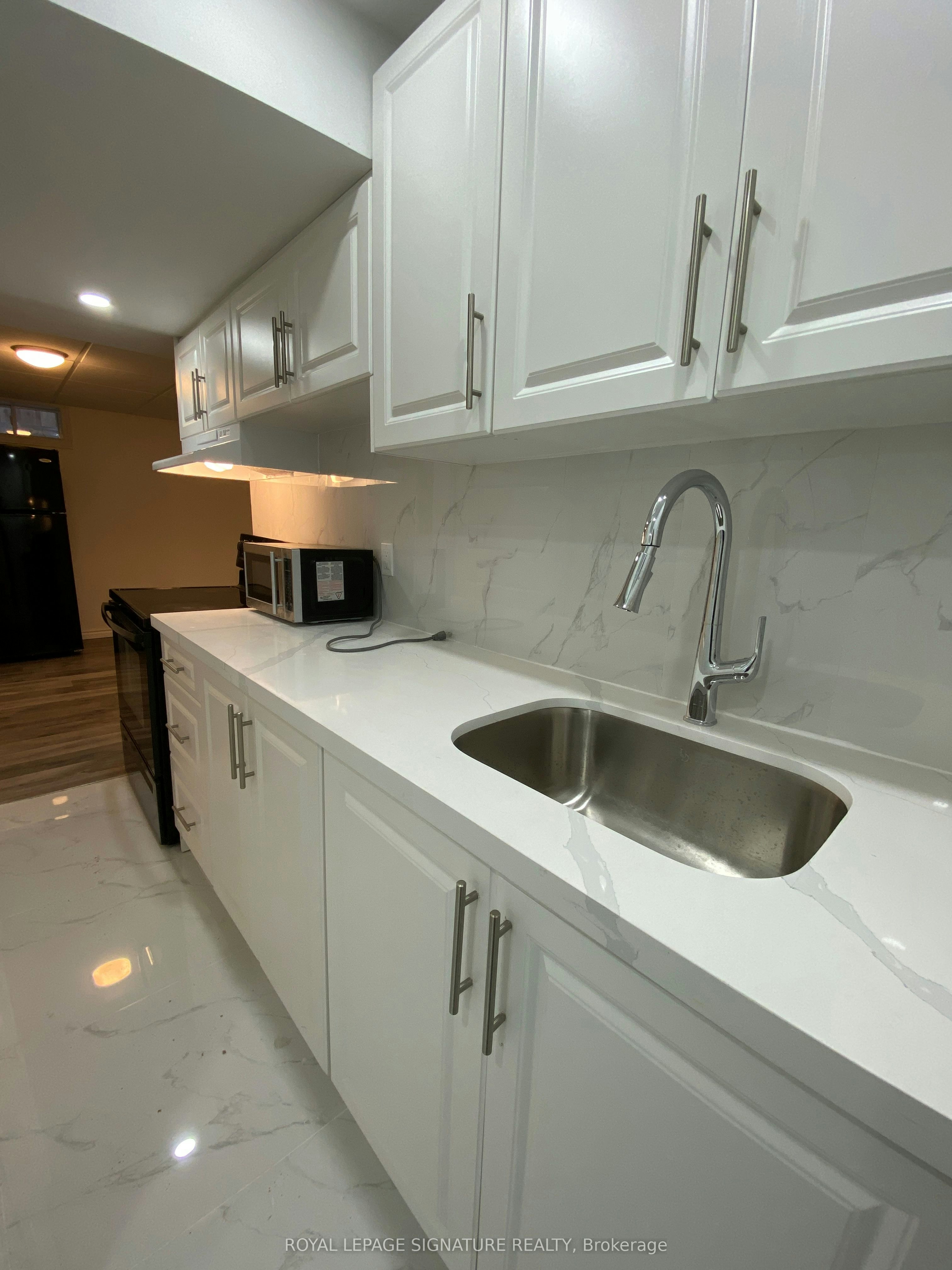 Lower Level-123 Mildenhall Place, Whitby, ON, L1M 0E4 - 3