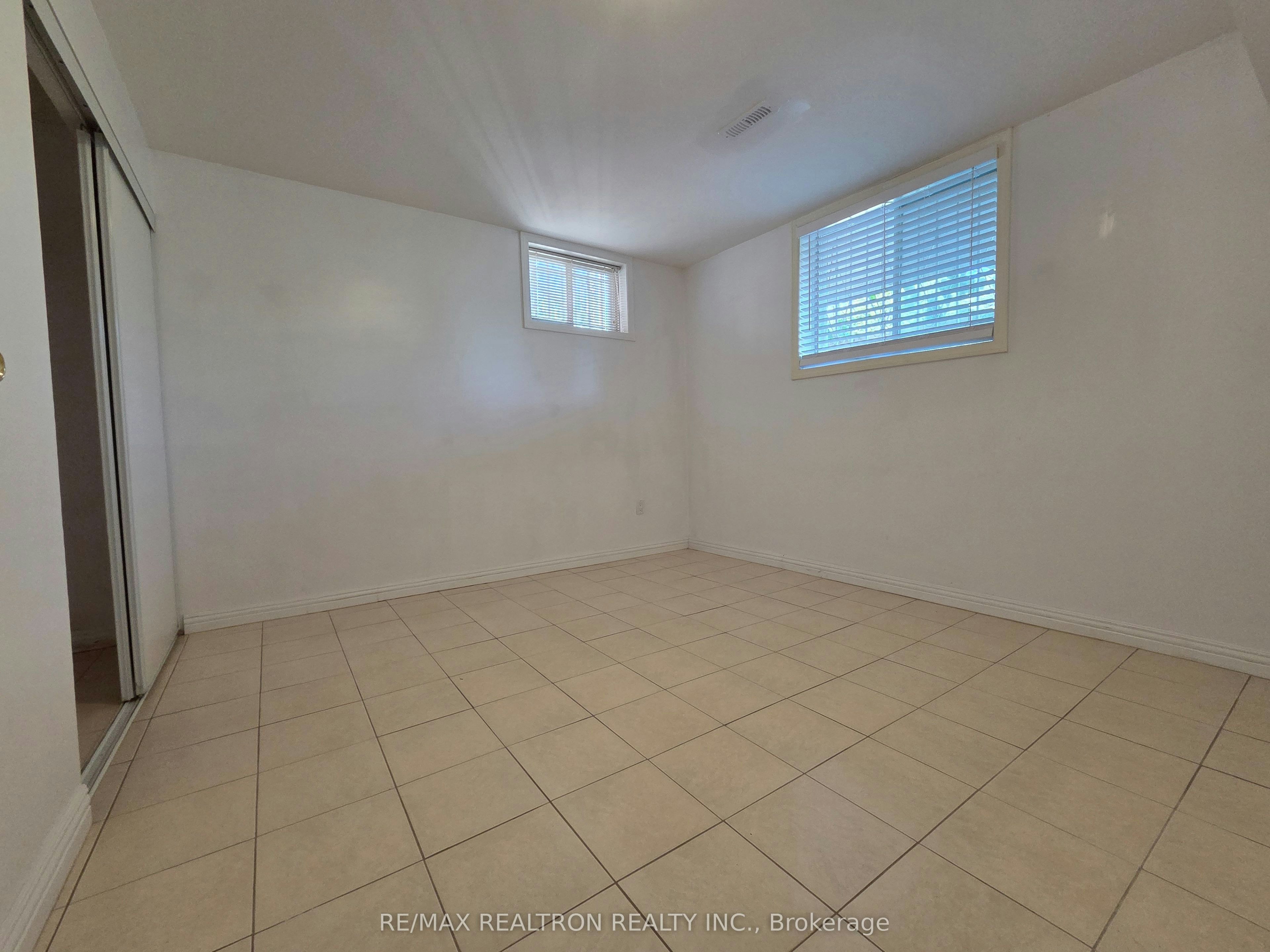 Basement-23 Morbank Drive, Toronto, ON, M1V 2M1 - 4